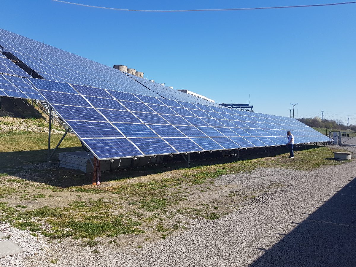 2 MW photovoltaic plant near Kladno, Czech Republic, with a TRAXLE gel-renovation test section.